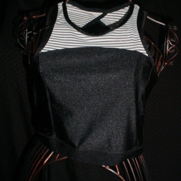 K-DEER Athletic Black & WhiteTank Top L - Picture 1 of 2